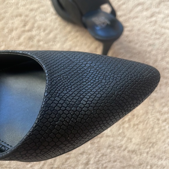 Black snakeskin-like heels - Picture 4 of 6